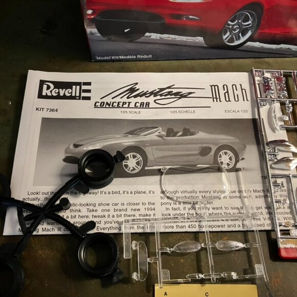 Monogram 1990s Mustang Mach III Concept Car 1:25 Scale Model Kit New Unbuilt - Picture 4 of 5